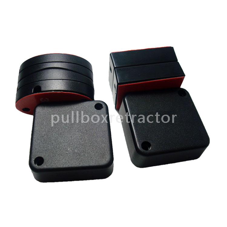 retractable pull box with magnet holder