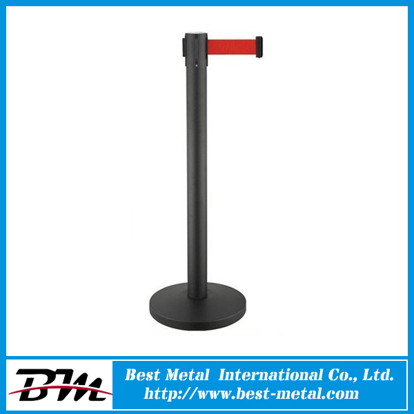 Retractable Queue Barrier