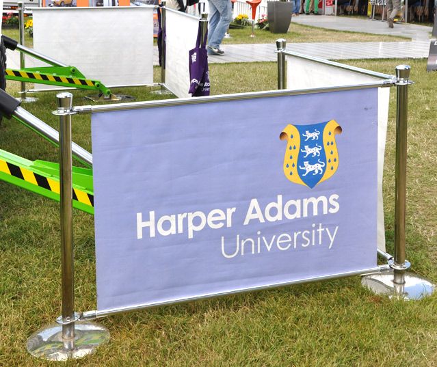 banner barrier
