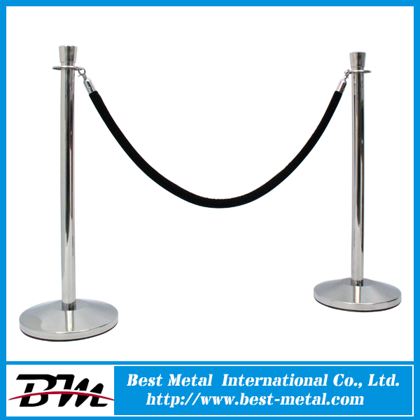 crowd control rope barrier